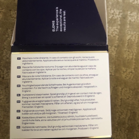 ELEMIS Peptide4 Plumping Pillow Facial - Purple and Silver - Picture 6 of 7